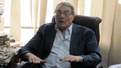 نقل الكاتب الصحفى صلاح عيسى لمستشفى المعادى العسكرى