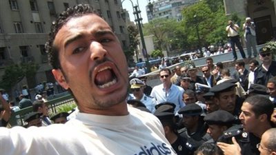 تأجيل محاكمة “دومة” في قضية “أحداث مجلس الوزراء” لجلسة ١ فبراير