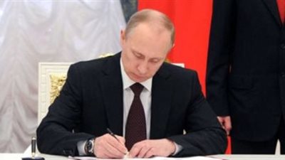 بوتين يوقع مرسوما لاستئناف الرحلات الجوية بين موسكو والقاهرة