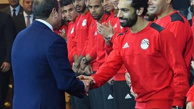 السيسى يوجه رسالة تهئنة إلى محمد صلاح بعد فوزه بجائزة أفضل لاعب أفريقى