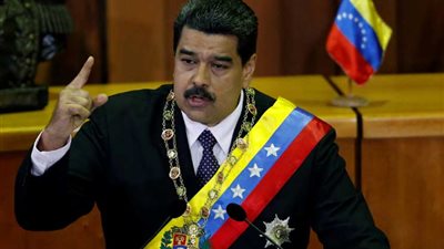 شاهد لحظة.. محاولة اغتيال جوية لرئيس فنزويلا خلال مناسبة عسكرية (فيديو)