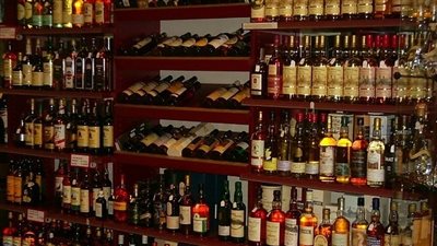 مصادرة 13 ألف زجاجة خمور تسبب العمى في بدر