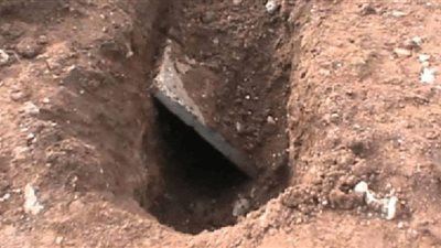 جريمة بشعة.. يتخلص من شاب ويدفنه بحديقة في الرحاب بسبب علاقة غير شرعية مع ابنته