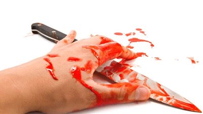 أب يمزق بطن ابنه انتقامًا من زوجته بعد خلافات بينهما