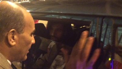 بعد وصوله مرهقًا.. طفل يستوقف صلاح لالتقاط صورة سيلفي معه