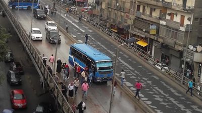 تكدس مروري شديد بالدقي والمناطق المحيطة بها بسبب أعمال التصليحات في الكوبري