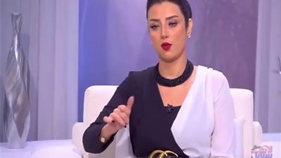 رضوى الشربيني تعترف لأول مرة: “طبعا عملت عملية تجميل” (فيديو)