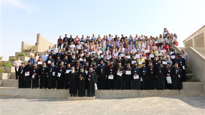 شهر يفصل البابا عن تحقيق حلمه بتجديد دماء الكنيسة