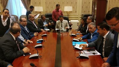 حطب وإدريس يقدمان التهنئة لرئيس وأعضاء لجنة الشباب والرياضة بمجلس النواب (صور)