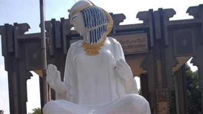 “بفراشة الأفراح” إدارة حي العمرانية تغطي تمثال الفلاحة المصرية (صورة)