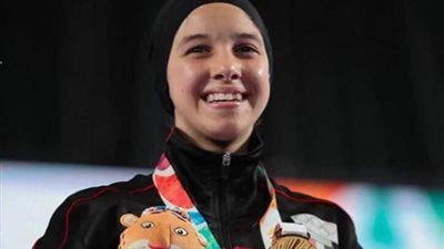 ياسمين نصر ترفع العلم المصري بحفل ختام أولمبياد الشباب