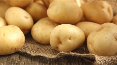 نقيب الفلاحين يكشف: 5 تجار كبار وراء أزمة رفع أسعار البطاطس