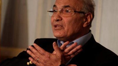 ظهور جديد لـ”شفيق” داخل أحد المطاعم بالقاهرة (صور)