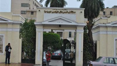 الكاميرات أثبتت الواقعة.. القبض على مُمرض تحرش بفتاة داخل مستشفى الدمرداش