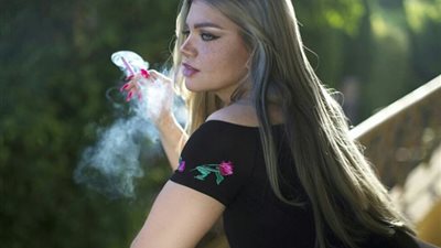 في يوم وفاة طه حسين.. ياسمين الخطيب تنعي بالخطأ عباس العقاد “عميد الأدب العربي”