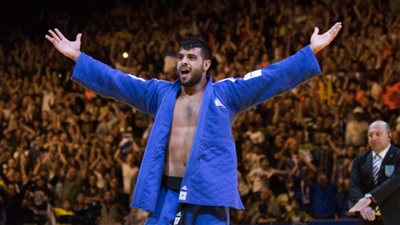 “نتنياهو” عن عزف السلام الإسرائيلي في “أبو ظبي”: “جلبت لنا الخير يا ساغي” (فيديو)