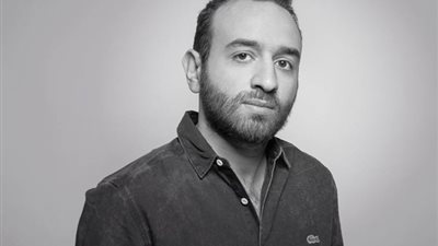 دلع كلبك على طريقة المخرج عمرو سلامة (صورة)