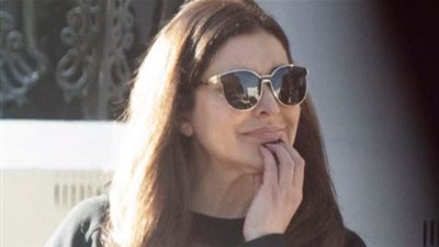 القبض على سيدة بتهمة صرف 16 مليون جنيه إسترليني على “الشوبينج”