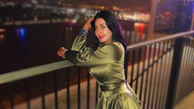 بعد عودتها من الإصابة.. صافيناز في جلسة تصوير مثيرة على النيل (صور)