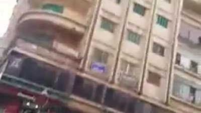 الأمطار تتسبب في سقوط شرفة عقار بالإسكندرية وتصيب 3 مواطنين (صور)