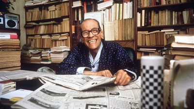 قصة مؤلفات كتبها نجيب محفوظ بخط يده ولم تُنشر حتى الآن