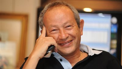 فتاة صعيدية تسأل ساويرس عن ملتقى توظيف للشباب بالصعيد.. أعرف رد رجل الأعمال