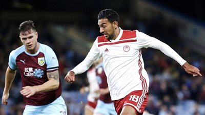 كوكا يقود هجوم أولمبياكوس ضد باناثينايكوس