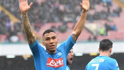 نجم نابولي الإيطالي على رادر مانشستر سيتي