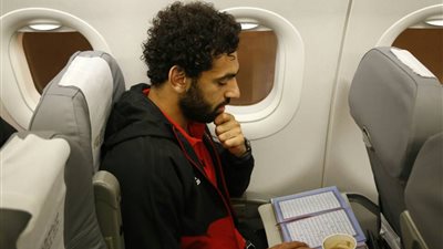 بعد نشر صورة جديدة.. هل يحتاج صلاح الذهاب لطبيب نفسي عندما ينضم للمنتخب؟! (صور)