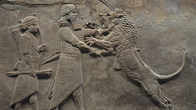 شاهد..باستخدام الضوء كيف يلون “المتحف البريطاني” الآثار القديمة (فيديو)