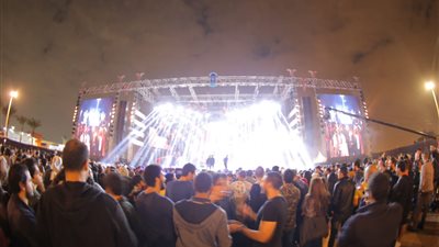 تامر حسني يتألق بحفل عالمي احتفالا بنجاح “عيش بشوقك” في “كايرو فيستيفال” (صور)