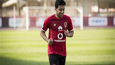 عضو بنادي الأهلي لـ”حمودي”: “ألعب بقى مع الناس زهقتنا”