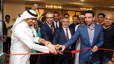 نجوم ومشاهير فى افتتاح محل أبو تريكة الجديد بقطر (صور وفيديو)