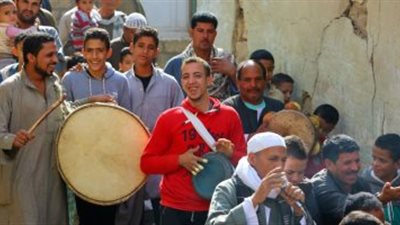 “بالدف والطبل”.. الطرق الصوفية تحيي ذكرى ميلاد “النبي محمد” بمسيرة فى الدقي (فيديو)