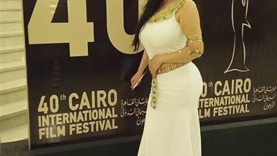 من وجه لها الدعوة؟!.. سما المصري بالزي الفرعوني بمهرجان القاهرة السينمائي (صور)