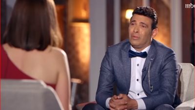 انهيار سعد الصغير أثناء حديثه عن ذكرياته مع والدته (فيديو)