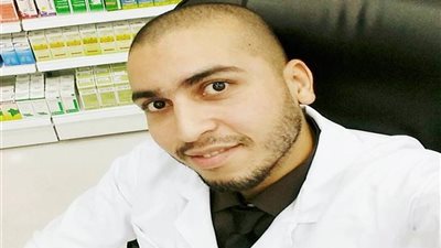 وصول جثمان الصيدلى المطعون على يد سعودى مطار القاهرة