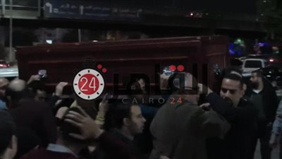 جثمان الصيدلى المطعون على يد سعودى يصل المسجد للصلاة عليه (صور وفيديو)