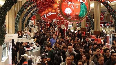 تدافع وتشاجر بالأيدي في الـ”black Friday” (فيديوهات)