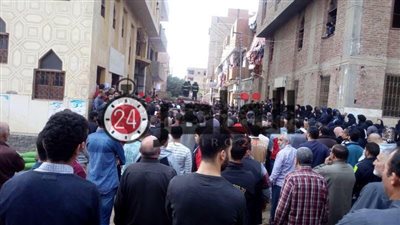 المئات يشيعون جثمان شهيد العياط في مسقط رأسه بالمنوفية (صور)