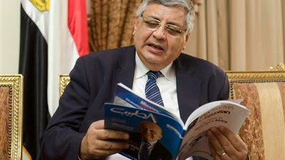 وزير صحة سابق ينصح المواطنين بإجازة من العمل حال الإصابة بالأنفلونزا