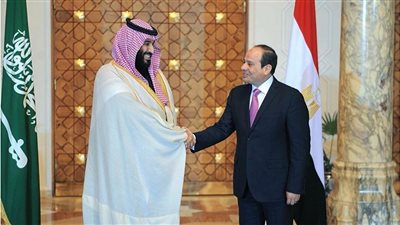 العشرات في ميدان التحرير للترحيب بولي عهد السعودية (صور)