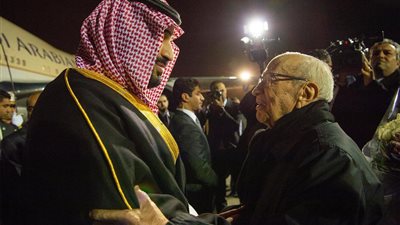 وصول بن سلمان تونس عقب مغادرته لمصر (صور)