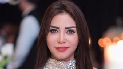 محمد النقلي و نهال عنبر يزوران إيناس عز الدين في المستشفى