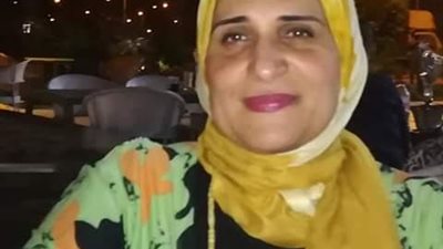 “الدكتورة الحنينة”.. أستاذة جامعية وزوجة إعلامى شهير توزع “شاى بالليمون” علي طلابها المصابين بالبرد (صور )