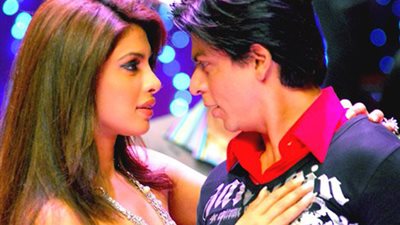 رفضت الزواج من شاروخان وفضلت عليه شاب يصغرها بـ12 سنة.. 10 معلومات لا تعرفها عن بريانكا شوبرا