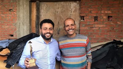 جوائز مهرجان القاهرة تصل منطقة المدابغ (صور)