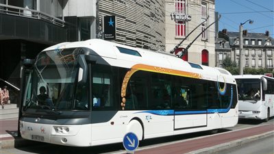 بحث تعاون بين مصر ومرسيدس لانتاج أتوبيسات سريعة