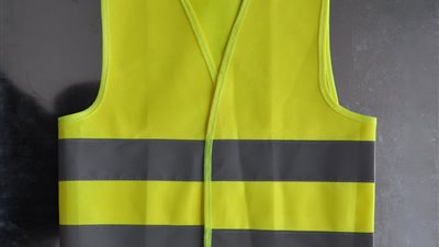 حبس محامى بالإسكندرية بتهمة حيازة سترات صفراء والدعوة للتظاهر