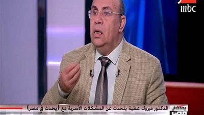 “هل يحق للزوجين تفحص هواتف بعضهما؟”.. مبروك عطية يُجيب (فيديو)